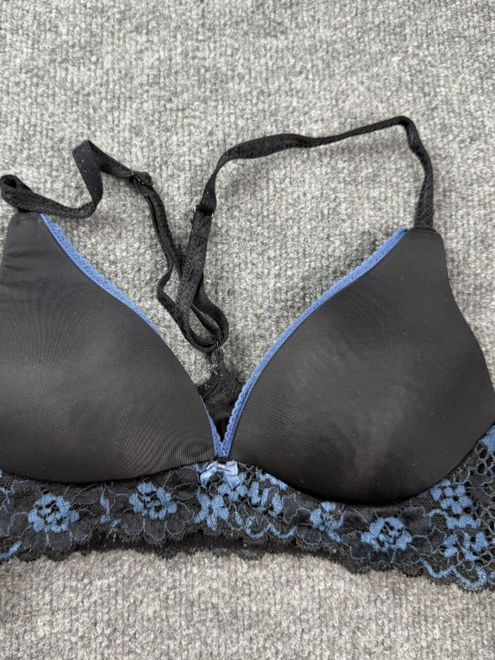Adore Me Wirefree Bra 32C Black Floral Lace Longline Padded TShirt Bralette lint